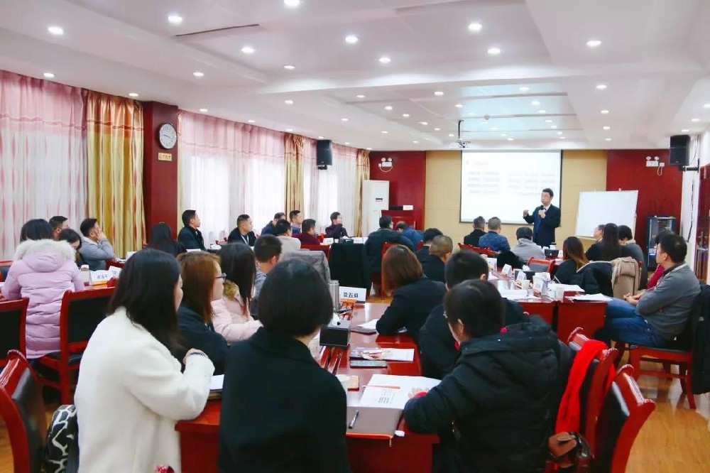 雙雄醉健康酒業(yè)總經(jīng)理鄭書軍被聘為華中科技大學MBA社會導師