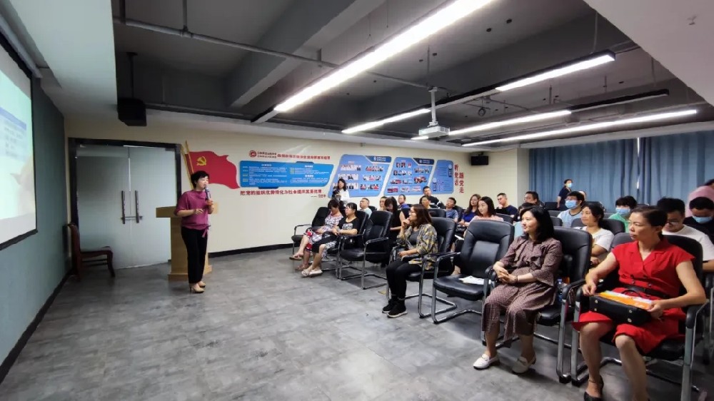 石花雙雄醉特別奉獻(xiàn)心啟暑期公益家庭教育講座——第一期：職場父母如何培養(yǎng)優(yōu)秀孩子，正式開講