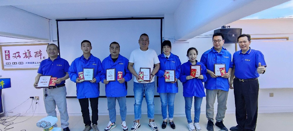 雙雄醉石花區(qū)域先進(jìn)個(gè)人潘東生：不經(jīng)百煉，難以成鋼