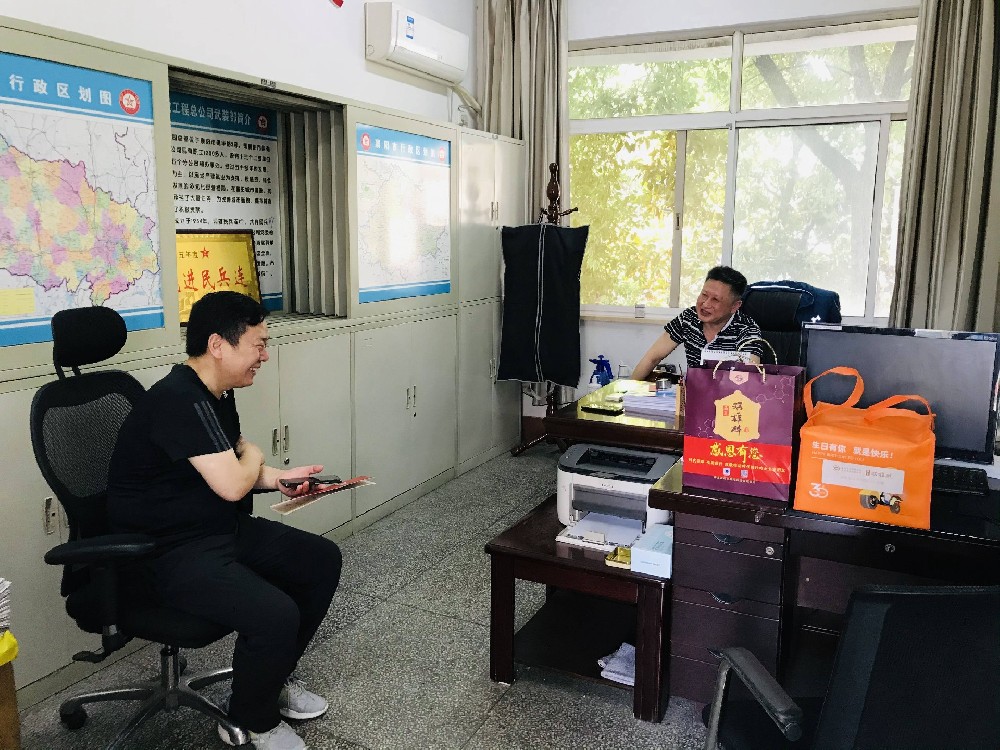 【雙雄醉贊助襄陽企業(yè)家暖心工程系列報道】龔志軍經(jīng)理、張華總經(jīng)理、胡艷書記、代理合伙人鄭道平收到暖心生日祝福