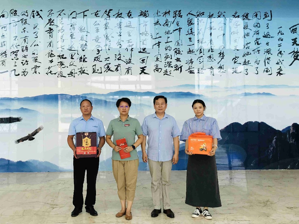 【雙雄醉贊助襄陽(yáng)企業(yè)家暖心工程系列報(bào)道】回天湖北基地總經(jīng)理張亞、副總經(jīng)理翰林、陽(yáng)光體檢總經(jīng)理王曦等收到暖心生日祝福