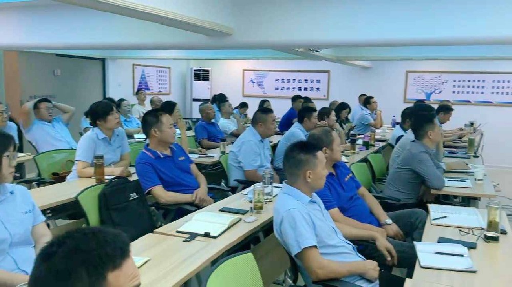 搶抓機(jī)遇，守正出奇，石花雙雄醉召開2022贏戰(zhàn)中秋誓師暨升學(xué)宴表彰大會