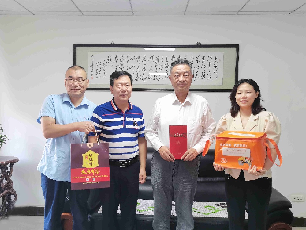 【雙雄醉贊助襄陽企業(yè)家暖心工程系列報道】企業(yè)家高文廣、趙樂成、劉曉燕、宋華偉收到暖心生日問候