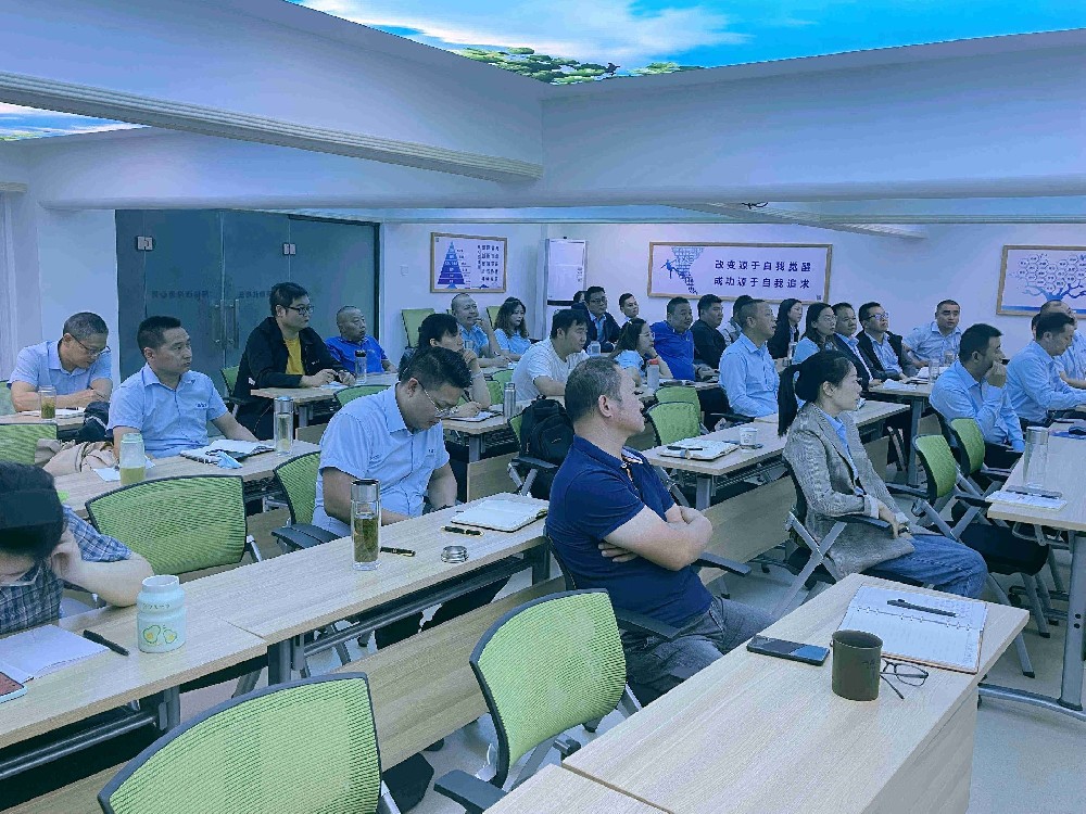 聚焦資源，快速行動，石花雙雄醉召開10月月會暨第二季度工作經(jīng)營會議