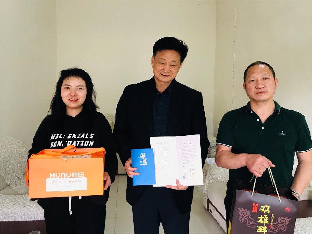 【雙雄醉贊助襄陽企業(yè)家暖心工程系列報道】企業(yè)家梅心樂、李昆松、周瑞欽、趙恒、武豫、葉繼華等收到暖心生日祝福