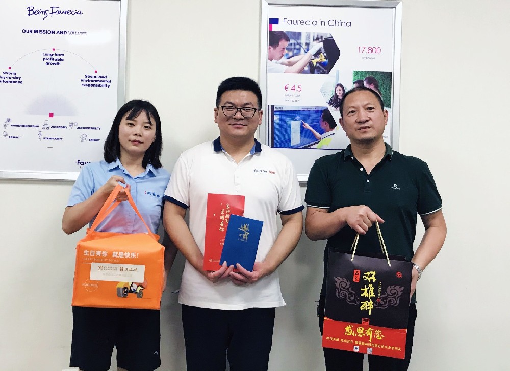 【雙雄醉贊助襄陽(yáng)企業(yè)家暖心工程系列報(bào)道】企業(yè)家邱俊毅、李堅(jiān)等收到暖心生日祝福