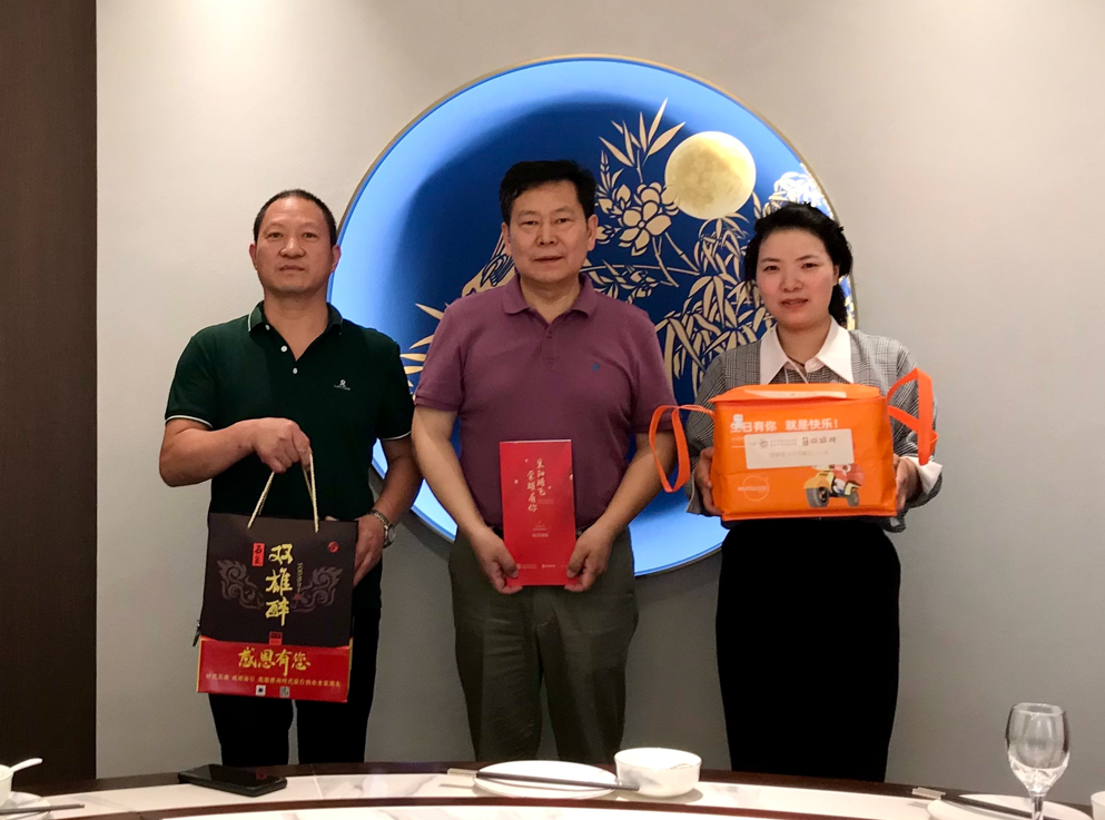 【雙雄醉贊助襄陽企業(yè)家暖心工程系列報道】企業(yè)家申文寶、沈勇剛、王安進等收到暖心生日祝福