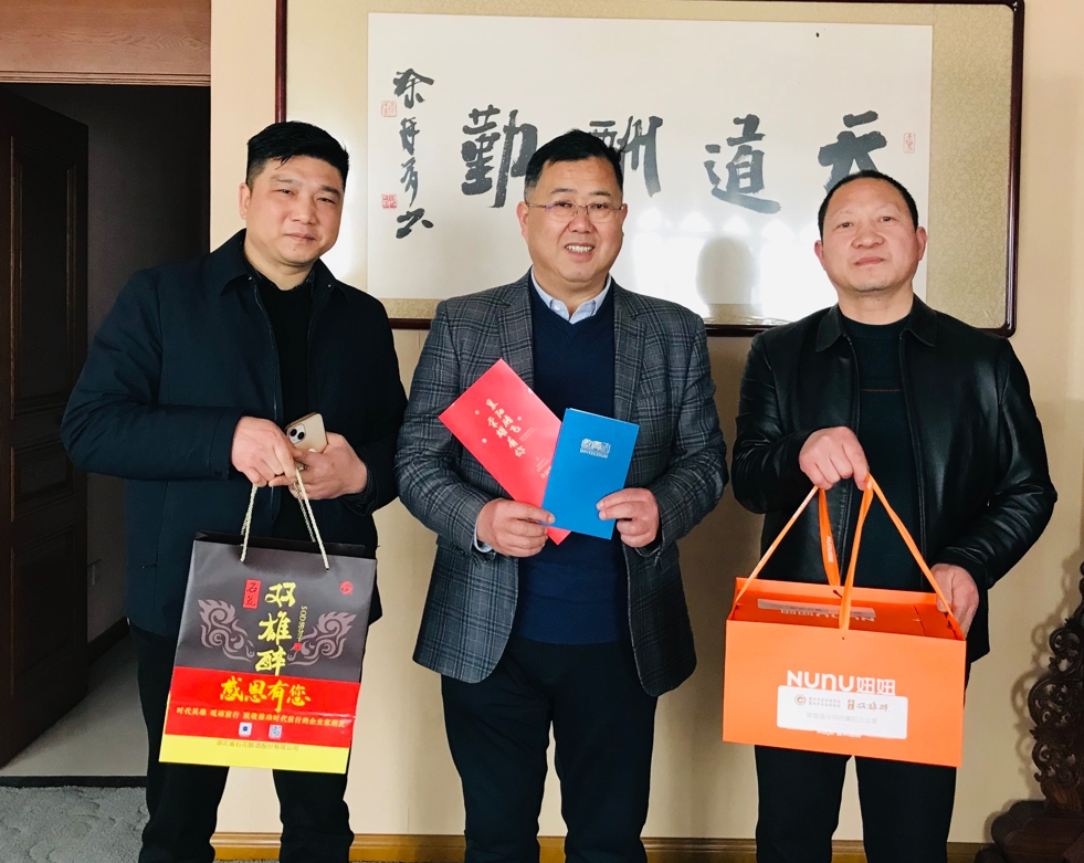 【雙雄醉贊助襄陽企業(yè)家暖心工程系列報道】湖北東潤汽車有限公司董事長李青山收到暖心生日祝福