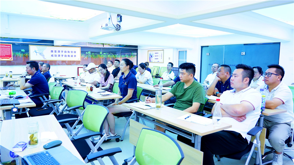 保持勤奮 勇攀高峰 空杯心態(tài) 始終篤行 石花雙雄醉召開七月月會