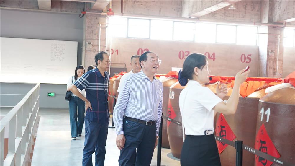 武漢市谷城商會蒞臨石花雙雄醉考察交流