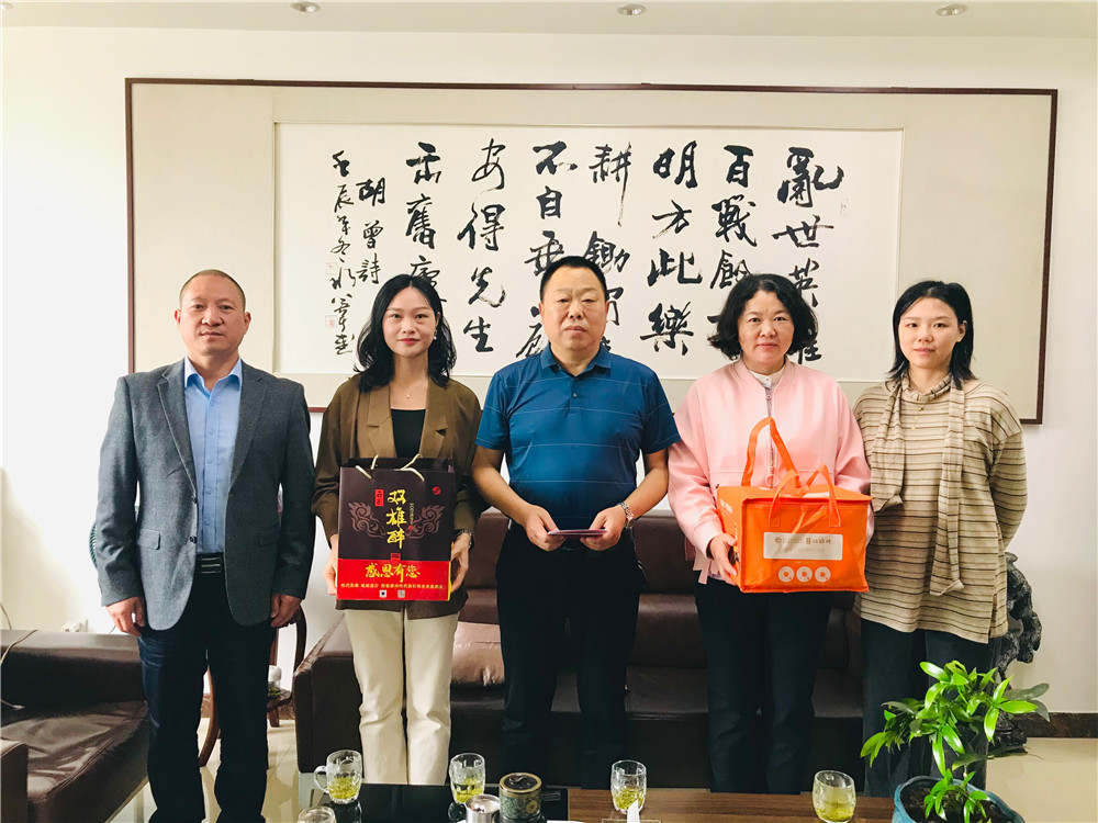 【雙雄醉贊助襄陽企業(yè)家暖心工程系列報道】企業(yè)家吳偉、朱自軍等收到暖心生日祝福