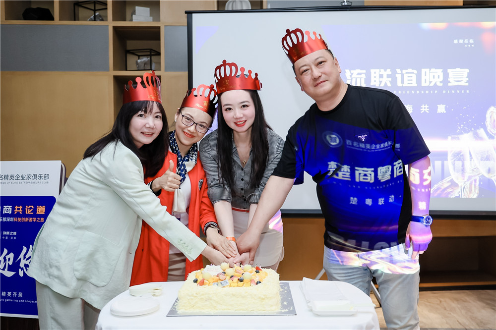 雙雄醉藍(lán)潮醬酒亮相楚商粵商交流聯(lián)誼晚宴，引領(lǐng)健康飲酒新風(fēng)尚