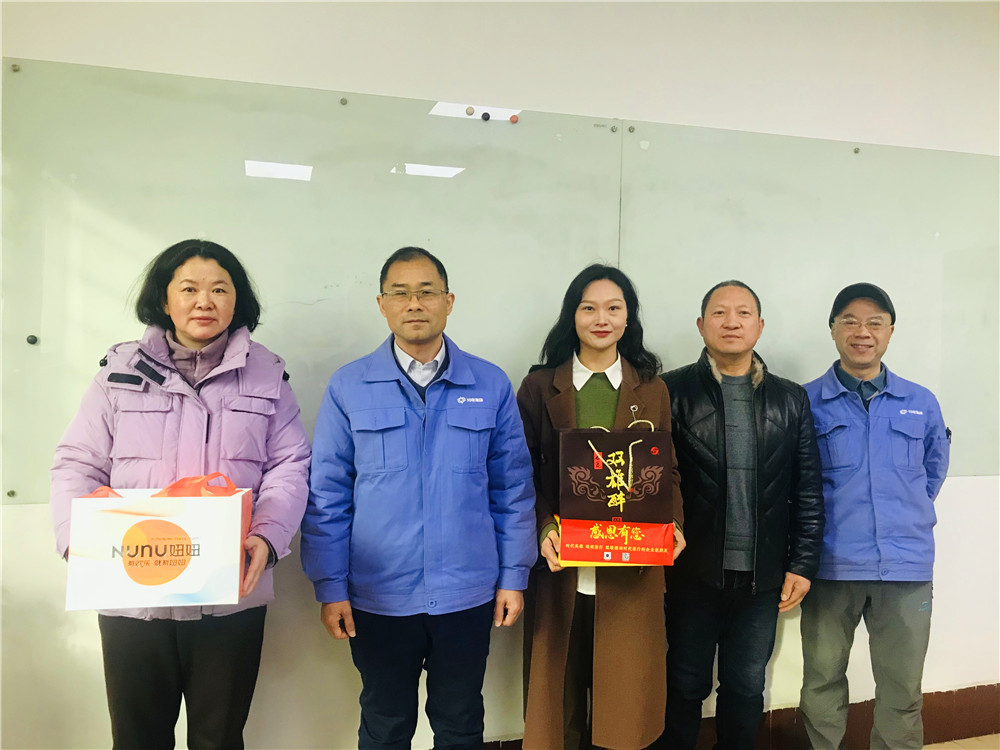 【雙雄醉贊助襄陽企業(yè)家暖心工程系列報(bào)道】湖北新華光信息材料有限公司黨委書記、董事、法人代表徐華峰 等收到暖心生日祝福