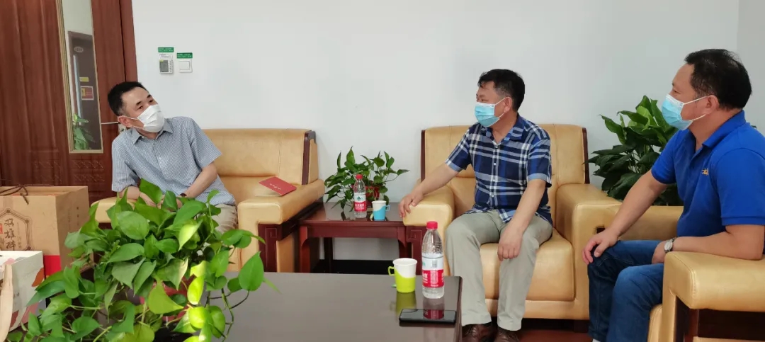 石花雙雄醉聯(lián)合襄陽企聯(lián)為鄭峰、靳三良總經(jīng)理送上生日祝福