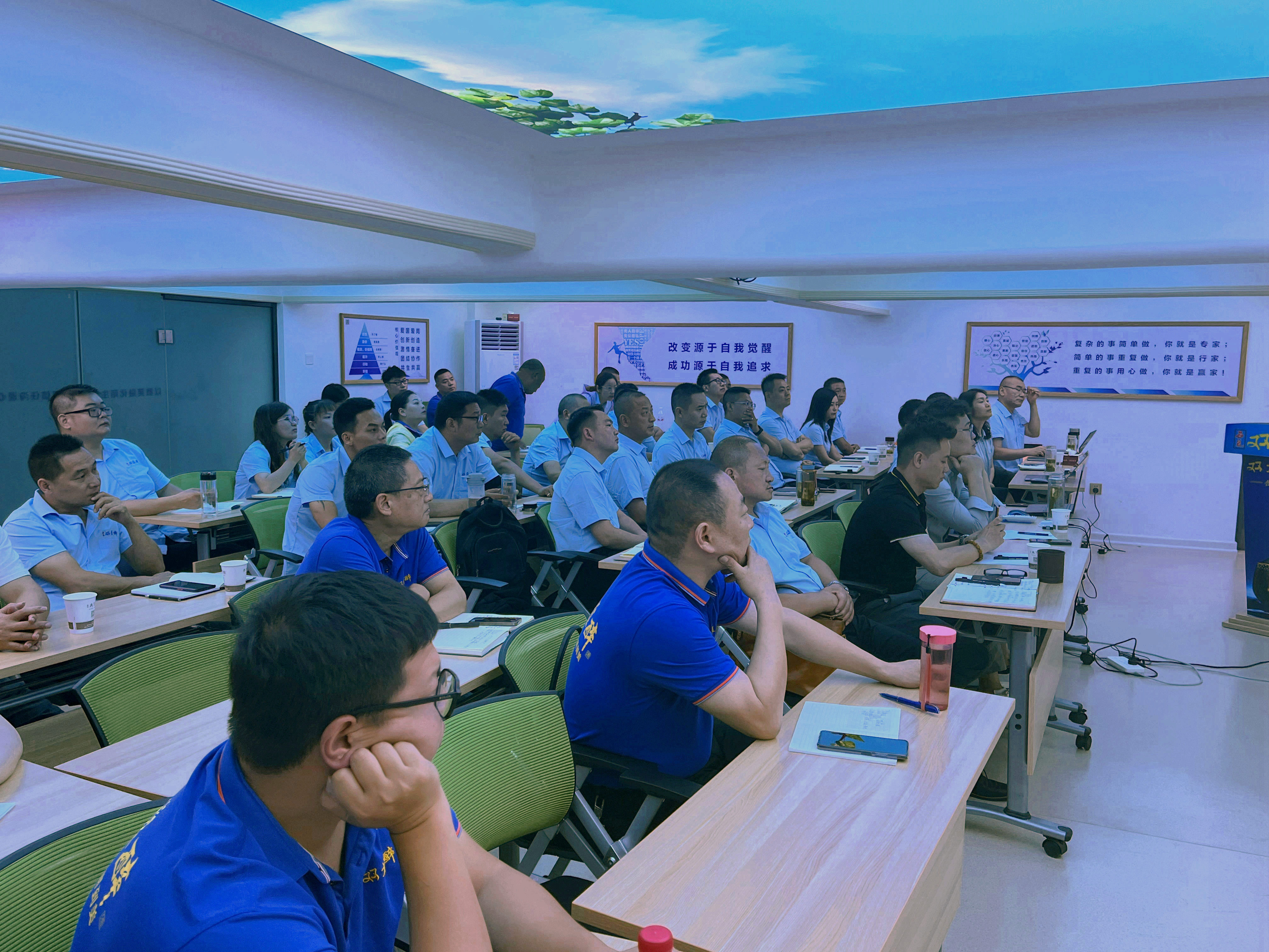 篤定信心、夯實基礎(chǔ)，石花雙雄醉召開7月營銷工作會議