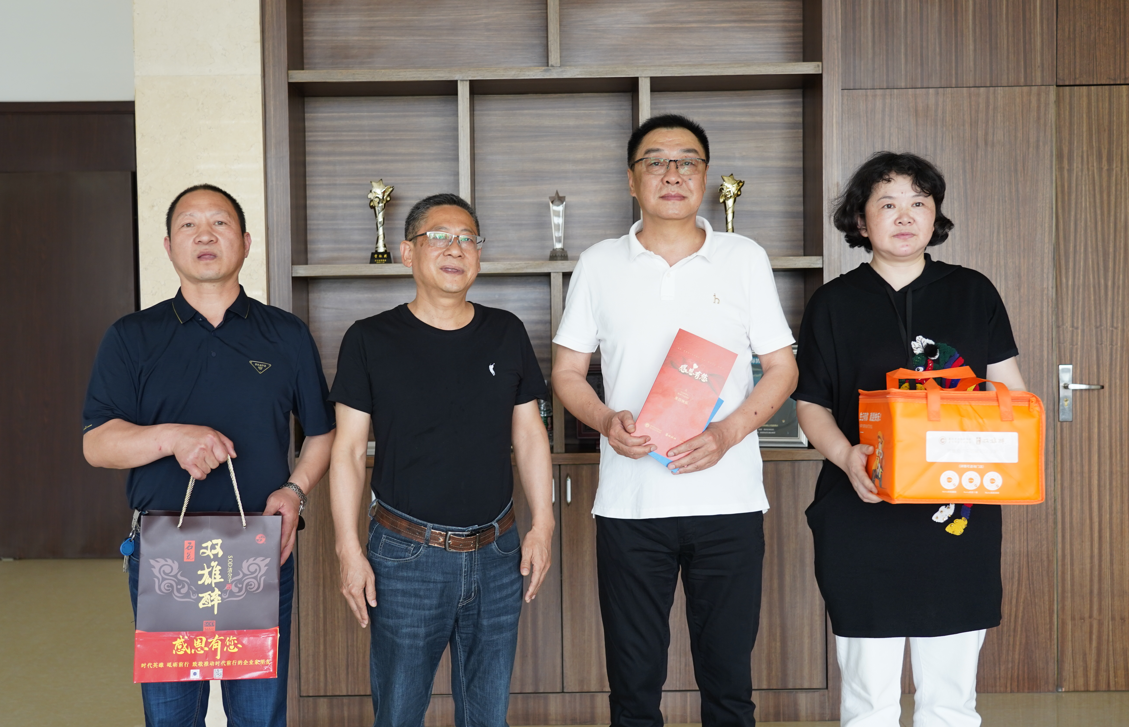 【雙雄醉贊助襄陽企業(yè)家暖心工程系列報道】企業(yè)家陳英杰、雷明清等收到暖心生日祝福